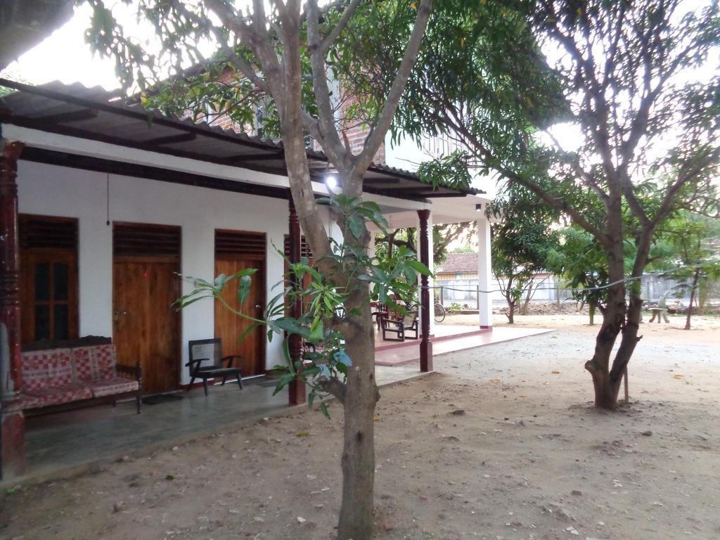 Jayaru Guest House Polonnaruwa Buitenkant foto